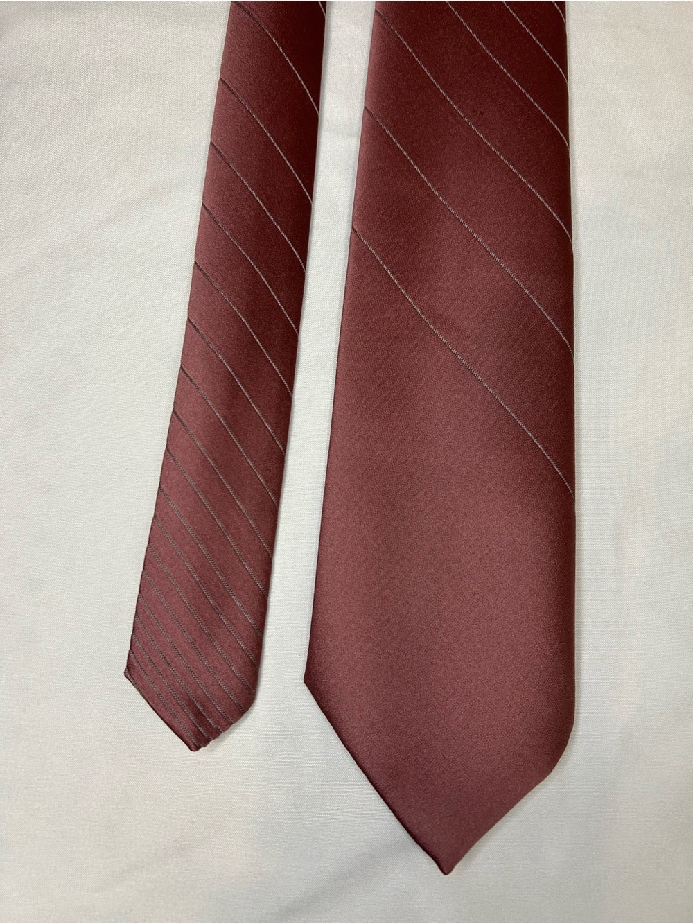 Bellini Men's Pink Diagonal Stripe Tie. 56 inches